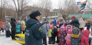 В Новоалтайске сотрудники МЧС эвакуировали детсад